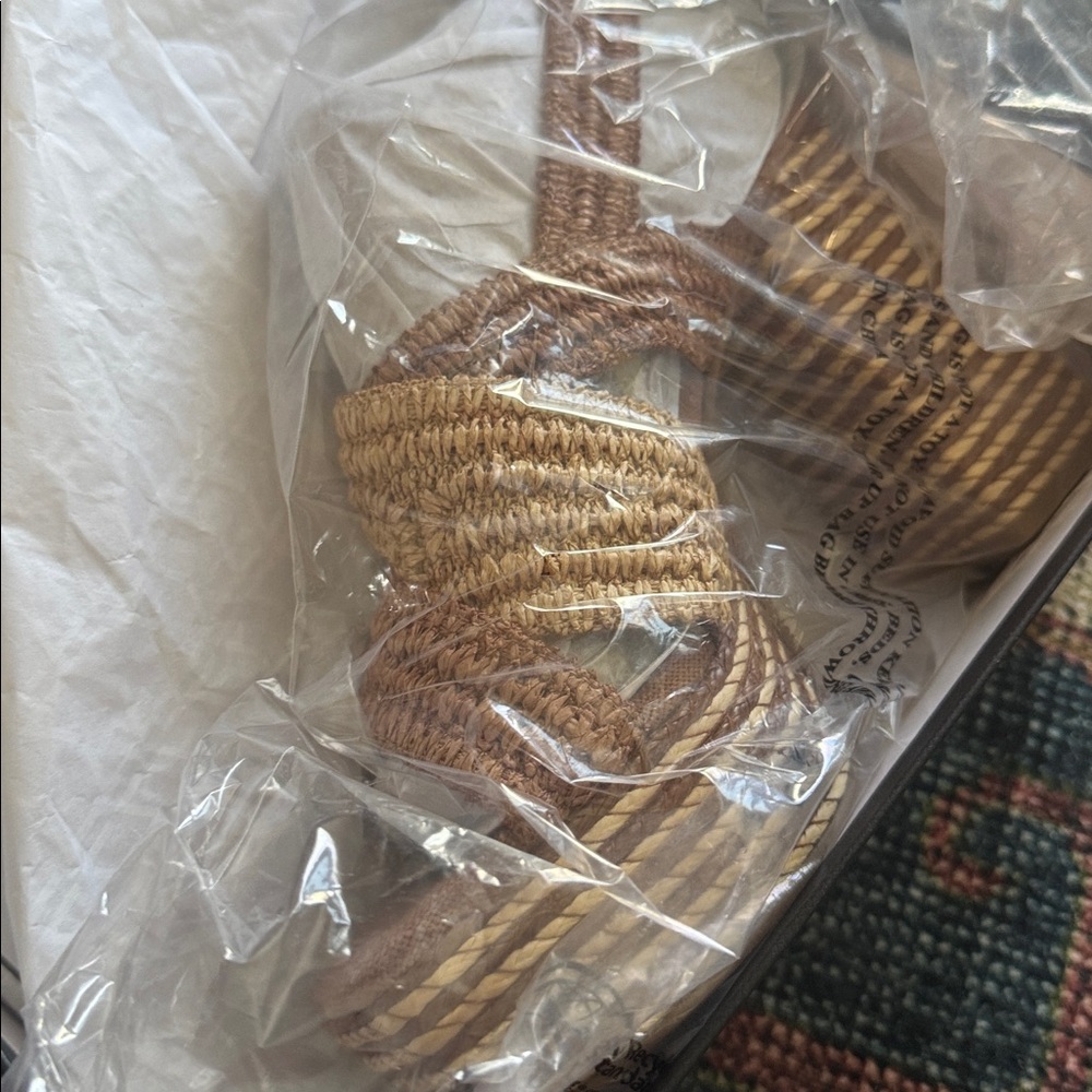 *NEW* MARC FISHER CADDY STRAP SANDAL TAN NATURAL SIZE 8.5 - Picture 6 of 9